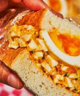 Spicy egg salad sandwich