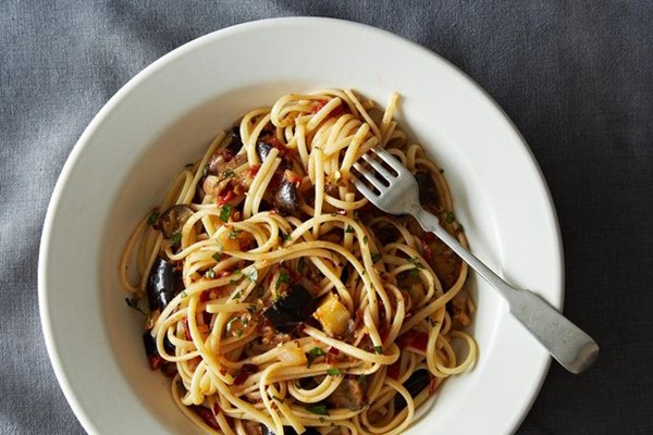 Spicy eggplant pasta