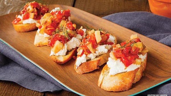 Spicy fennel tomato chutney bruschetta