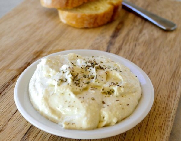 Spicy feta and yogurt dip (Tirokafteri)