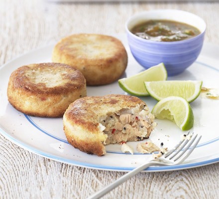 Spicy fish cakes with mango dipping sauce