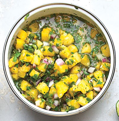 Spicy fresh pineapple salsa (Salsa de  piña picante)