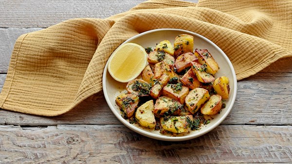 Spicy fried potatoes (Batata harra)