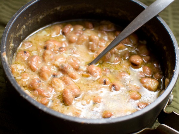 Spicy ful mudammas (fava beans) with olive oil and chili