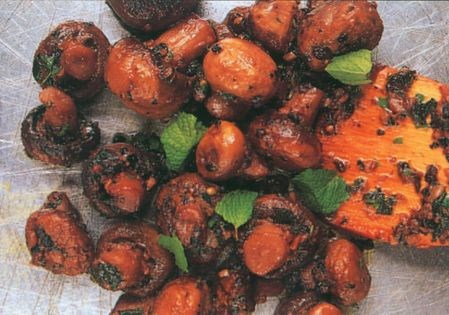 Spicy garlic mushrooms (Sarmisakli mantar)