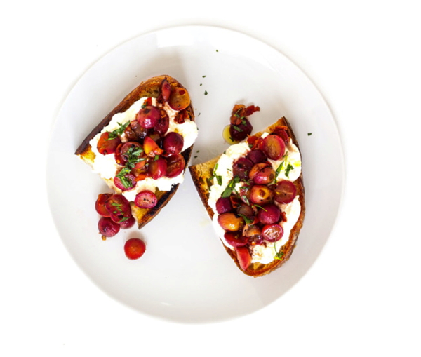 Spicy grape-ricotta crostini