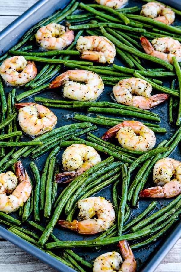 Spicy green beans and shrimp sheet pan meal