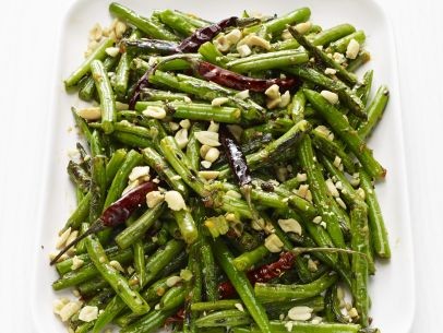Spicy green beans with peanuts