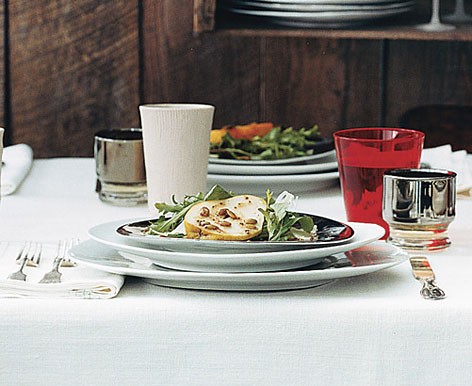 Spicy green salad with Manchego and pears