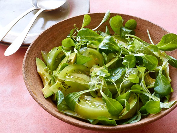 Spicy green tomato-avocado salad