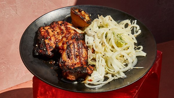 Spicy grilled chicken with crunchy fennel salad