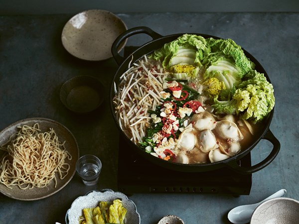 Spicy gyoza hotpot