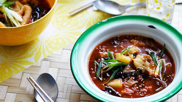 Spicy hand-torn noodle soup (Sujebi)