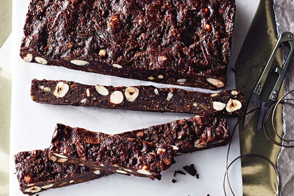 Spicy Italian chocolate cake (Panpepato)