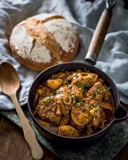 Spicy lamb potjie