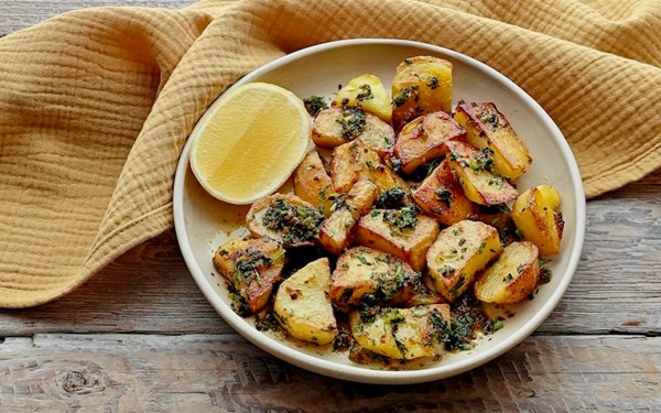 Spicy Lebanese fried potatoes (Batata harra)