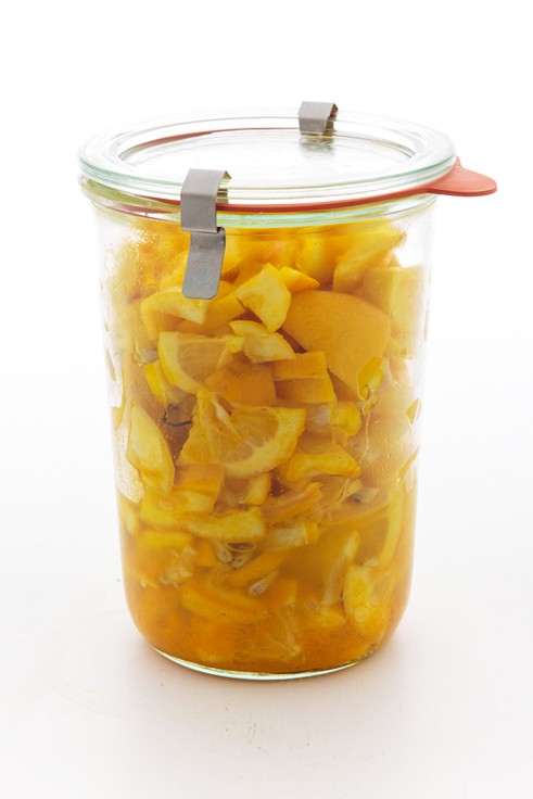 Spicy lemon pickle (Nimbu ka achar)