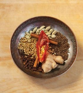 Spicy, lemony shrimp with caramelized onions (Dopiyazeh maygu-e Bushehri)