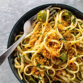 Spicy linguine with olives and garlic