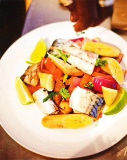 Spicy mackerel with green bananas
