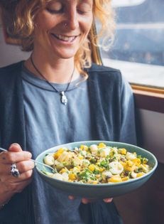 Spicy mango and palm heart salad