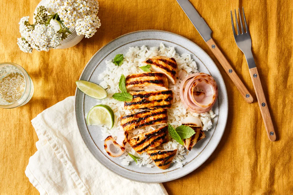 Spicy mango chicken with grilled onions & rice