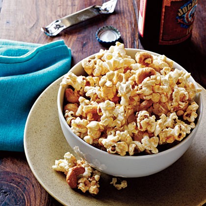 Spicy maple-cashew popcorn