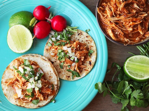 Spicy Mexican shredded chicken (Easy one-pot chicken tinga)