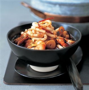 Spicy mixed seafood ramen
