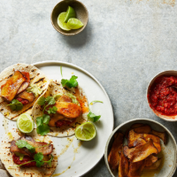 Spicy mushroom & tomato tacos