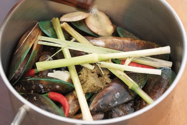 Spicy mussel pot