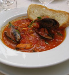 Spicy mussel stew with tomatoes and basil