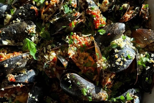 Spicy mussels marinara