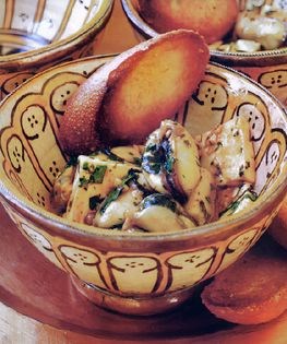 Spicy mussels with herbs and feta cheese