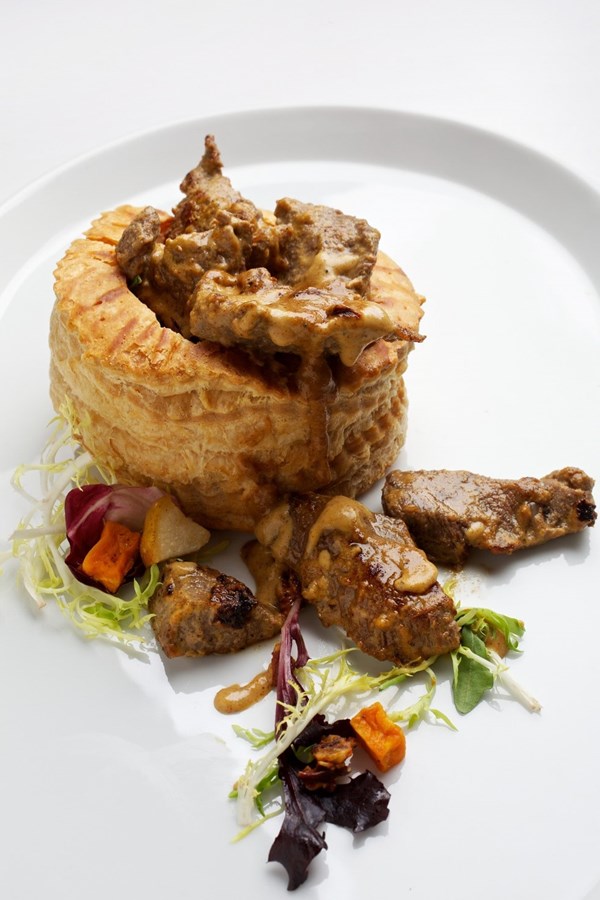 Spicy mustard steak in pastry shells