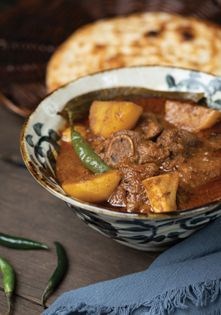 Spicy mutton curry with potatoes (Aaloo gosht [Qorma style])