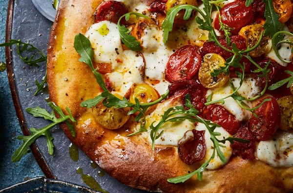 Spicy 'nduja, slow-roasted tomato & rocket pizza