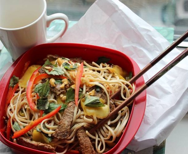 Spicy noodle bowl with beef and mango