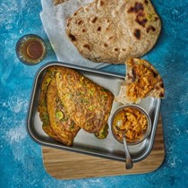 Spicy omelette with paratha