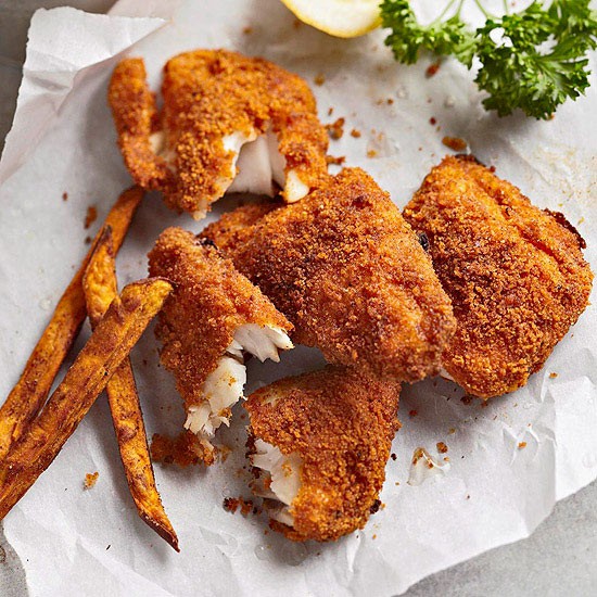 Spicy oven-baked fish and sweet potato chips