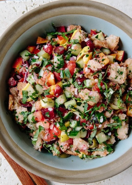 Spicy panzanella salad