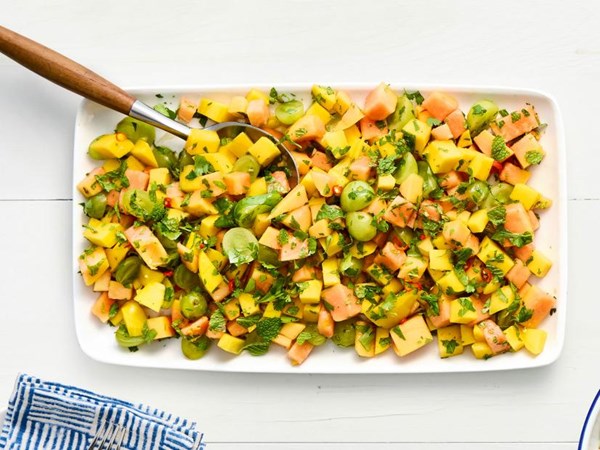 Spicy papaya and mango salad