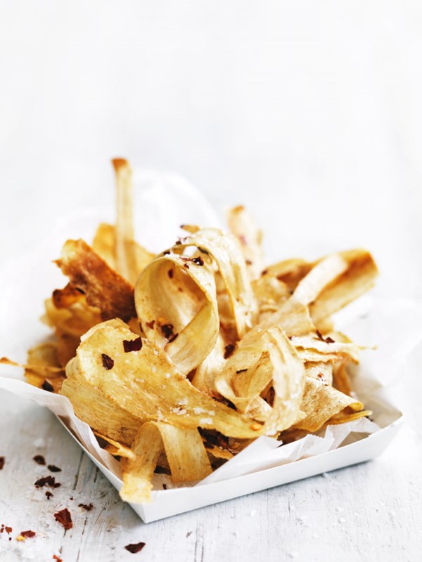Spicy parsnip chips