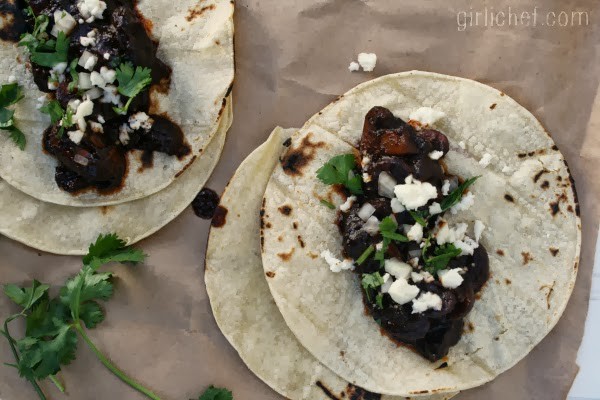 Spicy pasilla-mushroom tacos