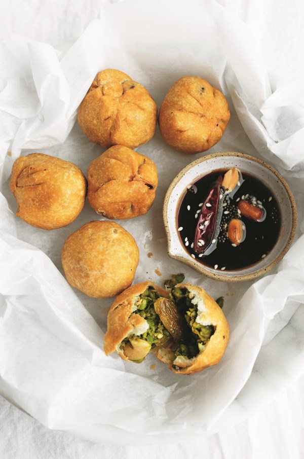 Spicy pea croquettes (Kachori)