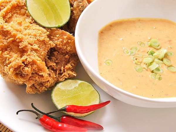 Spicy peanut dipping sauce