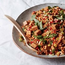 Spicy peanut puffed rice salad