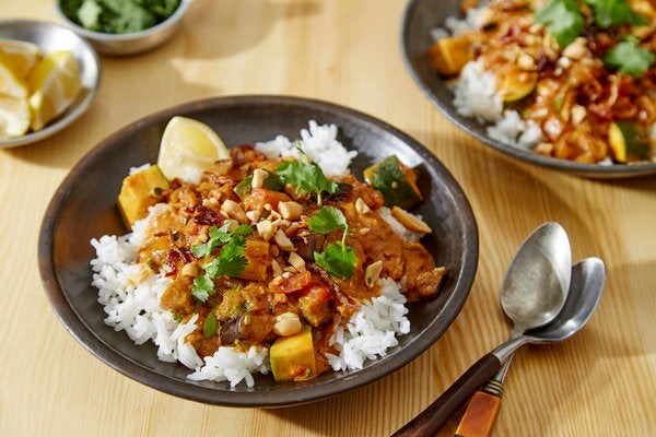 Spicy peanut stew with ginger and tomato 