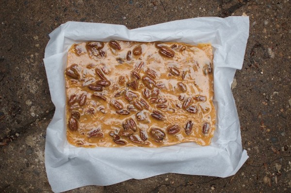 Spicy pecan brittle