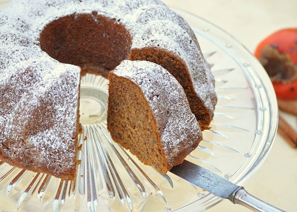 Spicy persimmon brunch cake